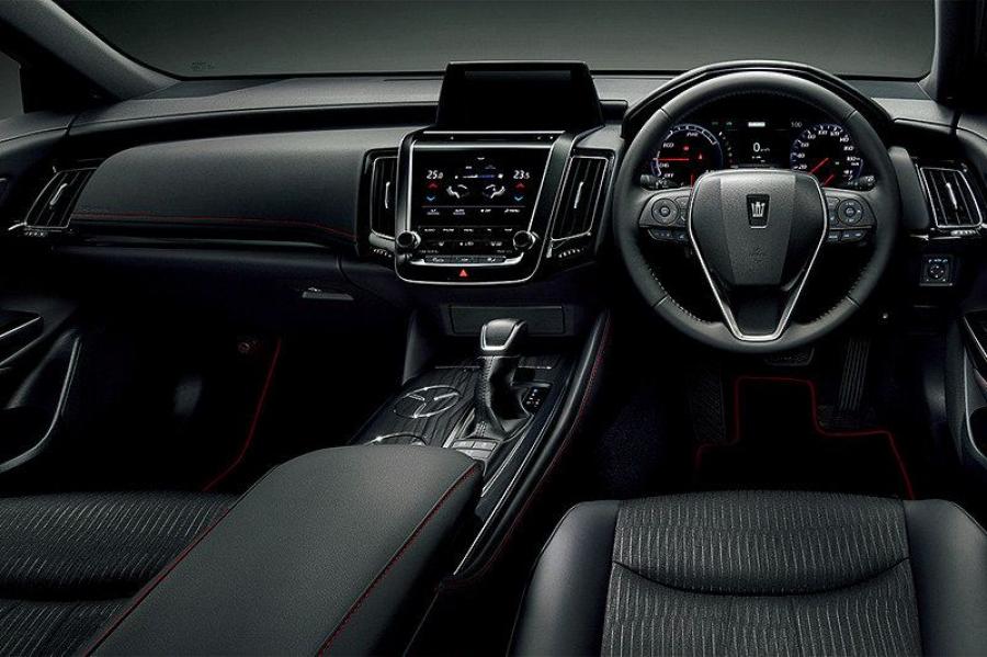 Торпедо Toyota Crown Sport Style Hybrid 2019 года  (фото 16 из 18)